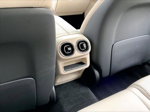 Used 2025 Mercedes-Benz GLC 350e 4MATIC image 34