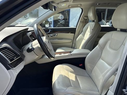 Used 2018 Volvo XC90 T6 Momentum w/ Convenience Package AWD/4WD image 11