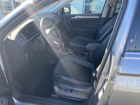 Certified 2024 Volkswagen Tiguan SE image 7