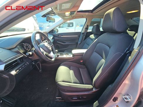 Used 2023 Nissan Altima 2.5 SV w/ SV Premium Package FWD image 3