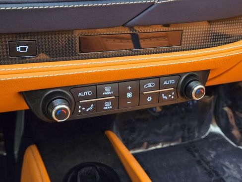 Used 2022 Ferrari F8 Tributo image 34