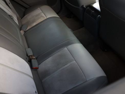 Used 2006 Jeep Grand Cherokee Overland w/ Skid Plate Group AWD/4WD image 15