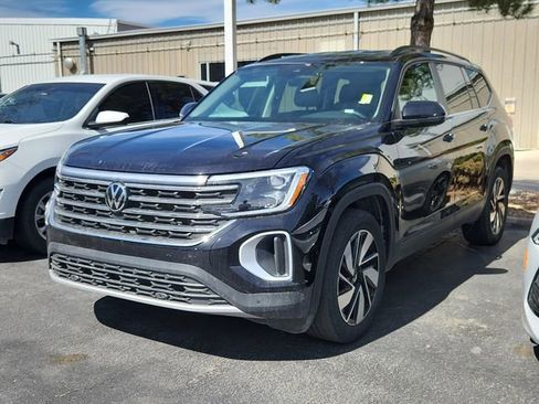 Used 2024 Volkswagen Atlas SE image 3