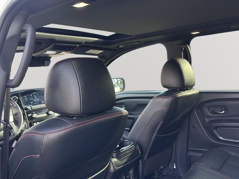 Used 2024 Nissan Titan PRO-4X w/ Pro-4x Convenience Package image 24