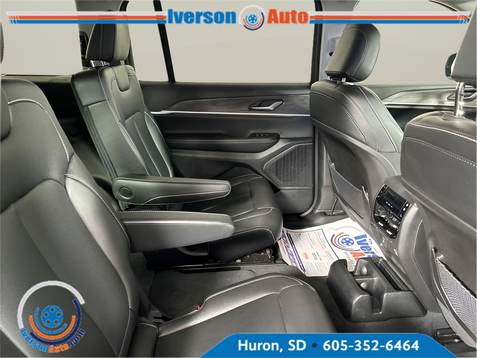 Used 2023 Jeep Grand Cherokee L Limited AWD/4WD image 33