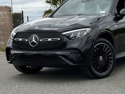 Used 2025 Mercedes-Benz GLC 350e 4MATIC image 3