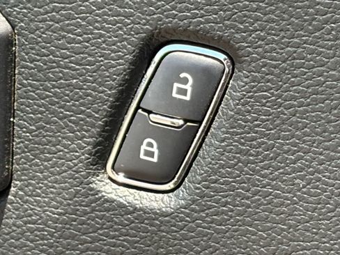 Used 2018 Ford F150 XLT w/ Equipment Group 302A Luxury AWD/4WD image 8