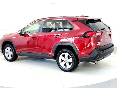 Certified 2019 Toyota RAV4 XLE w/ Convenience Package image 4