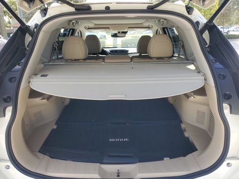 Used 2018 Nissan Rogue SL w/ Premium Package image 12