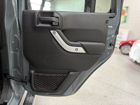 Used 2015 Jeep Wrangler Unlimited Sahara w/ Dual Top Group AWD/4WD image 20