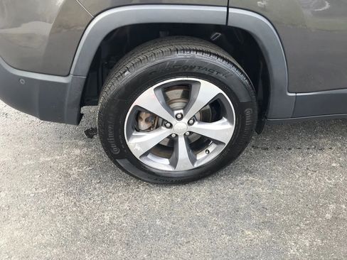 Used 2019 Jeep Cherokee Limited w/ Technology Group image 51