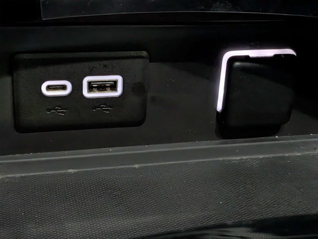 Used 2021 Buick Envision Essence w/ Sport Touring Package FWD image 31