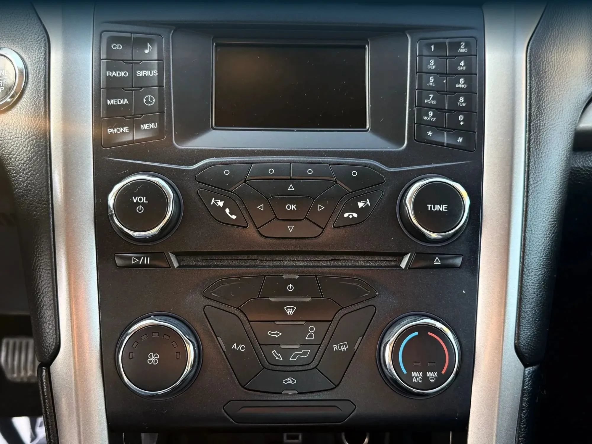 Used 2017 Ford Fusion SE FWD image 26