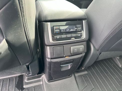 Used 2022 Subaru Ascent Limited w/ Technology Package image 27