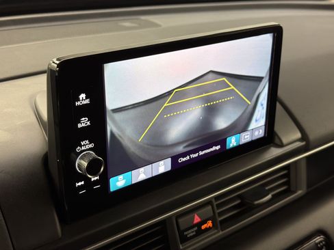 Certified 2025 Honda Pilot Touring image 20