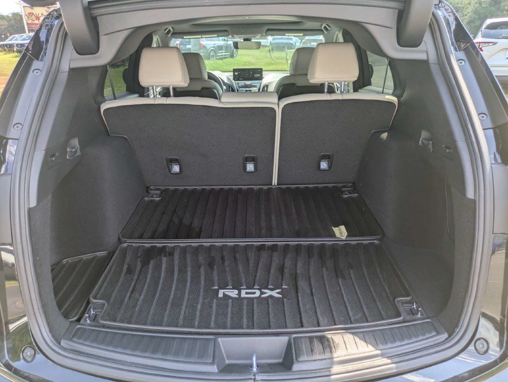 Used 2025 Acura RDX SH-AWD image 12