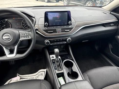 Used 2024 Nissan Altima 2.5 SV FWD image 21