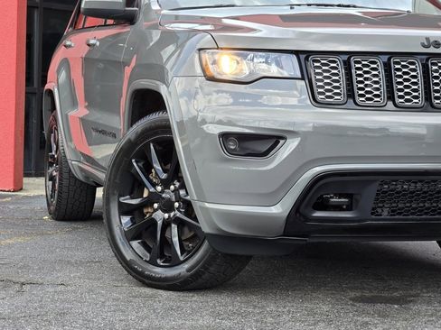 Used 2020 Jeep Grand Cherokee Altitude image 12