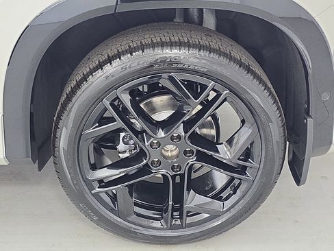 New 2026 Volkswagen Tiguan SE R-Line AWD/4WD image 32