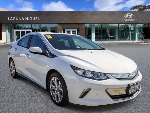Used 2018 Chevrolet Volt Premier w/ Driver Confidence Package FWD image 1