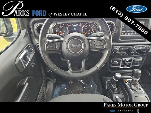 Used 2022 Jeep Gladiator Willys image 12