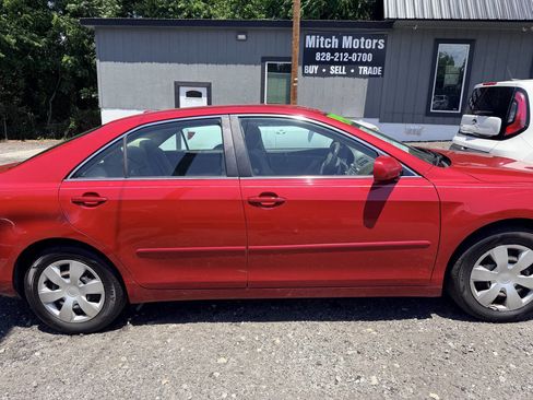 Used 2010 Toyota Camry LE FWD image 14