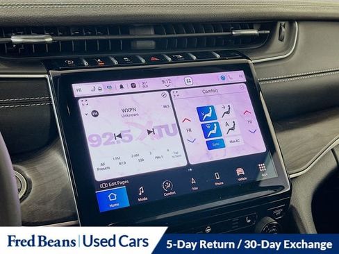 Used 2023 Jeep Grand Cherokee Limited w/ Black Appearance Package image 17