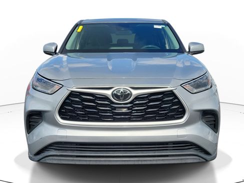 Used 2021 Toyota Highlander L FWD image 2