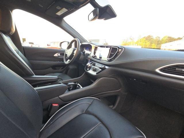 Used 2025 Chrysler Pacifica Limited FWD image 24