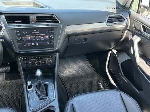 Used 2019 Volkswagen Tiguan SE FWD image 14