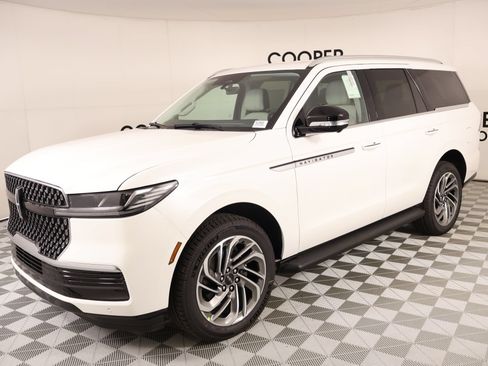 New 2026 Lincoln Navigator Premiere AWD/4WD image 10