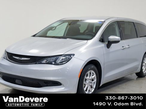 Used 2023 Chrysler Voyager LX image 1