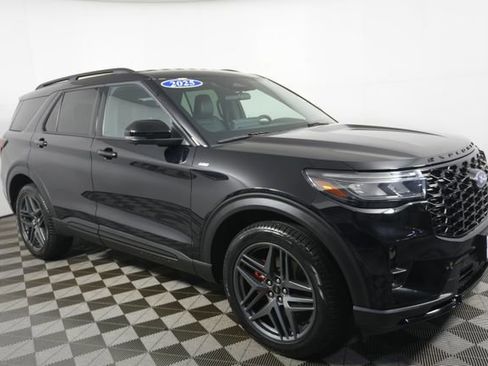 Certified 2025 Ford Explorer ST-Line w/ ST-Line Street Pack image 1