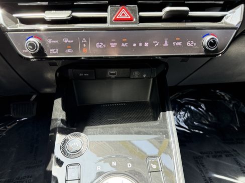 Used 2025 Kia Niro Wind FWD image 23