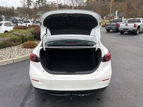 Used 2015 MAZDA MAZDA3 i Grand Touring image 29