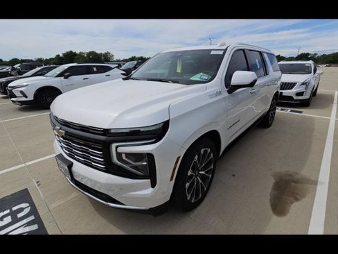 Used 2025 Chevrolet Suburban High Country AWD/4WD image 6