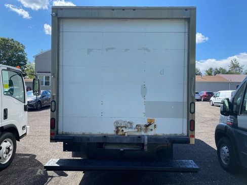 Used 2017 GMC Savana 3500 Extended RWD image 5