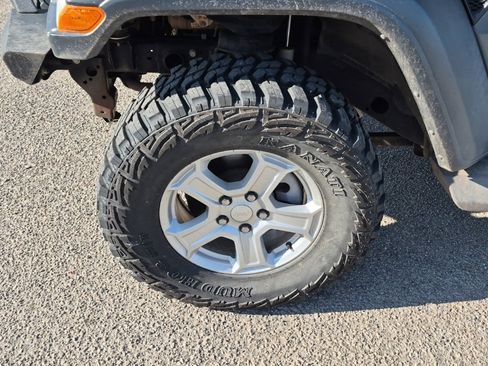 Used 2018 Jeep Wrangler Unlimited Sport image 8