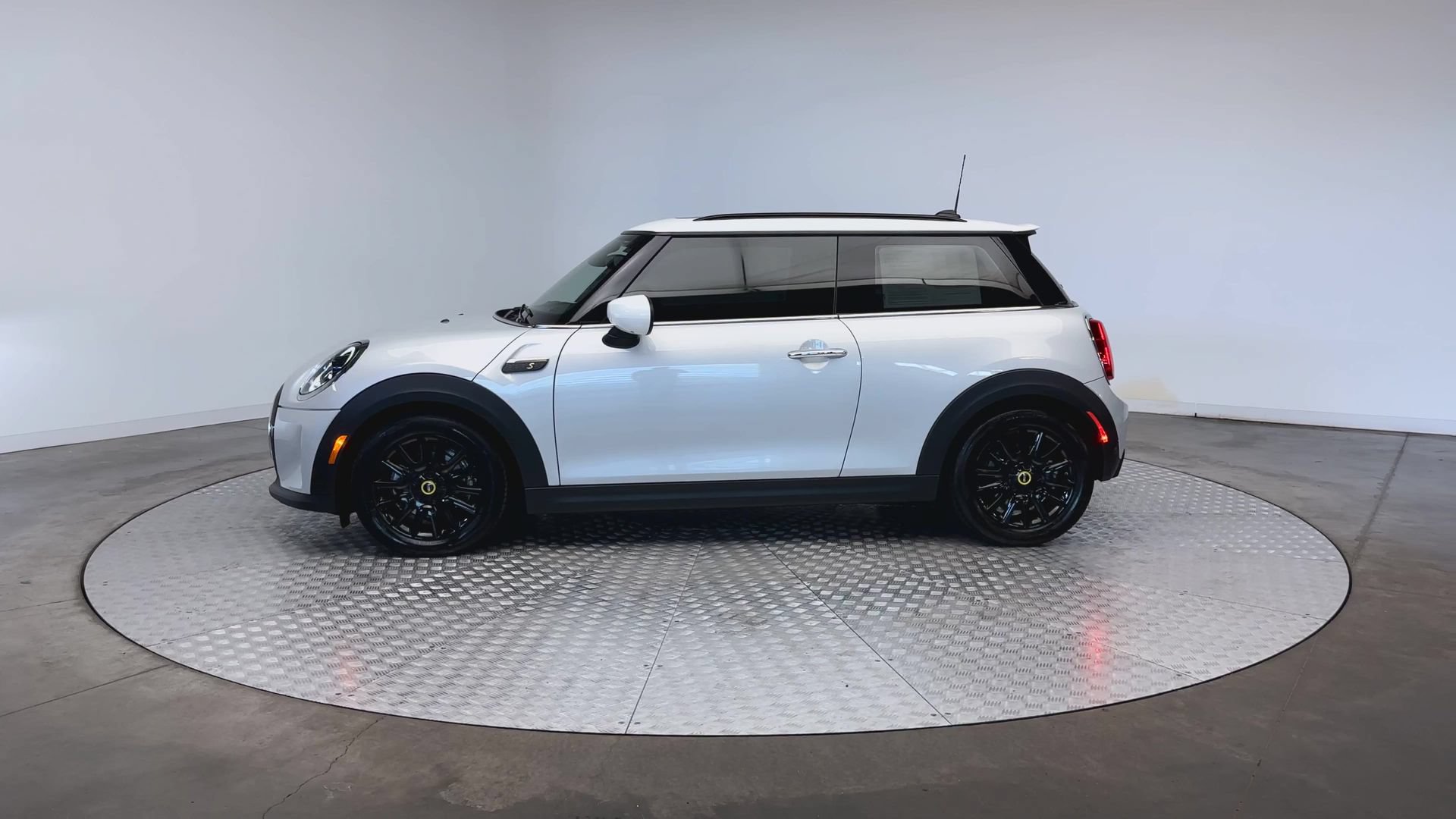 Used 2023 MINI Cooper SE FWD image 5