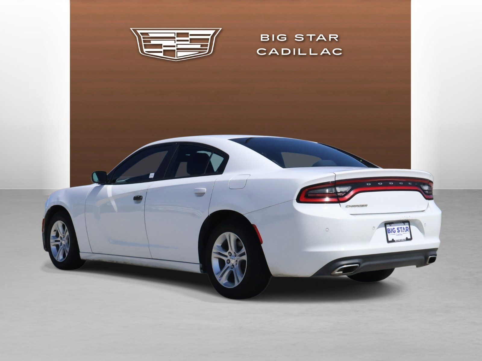 Used 2016 Dodge Charger SE w/ Popular Equipment Group RWD image 3