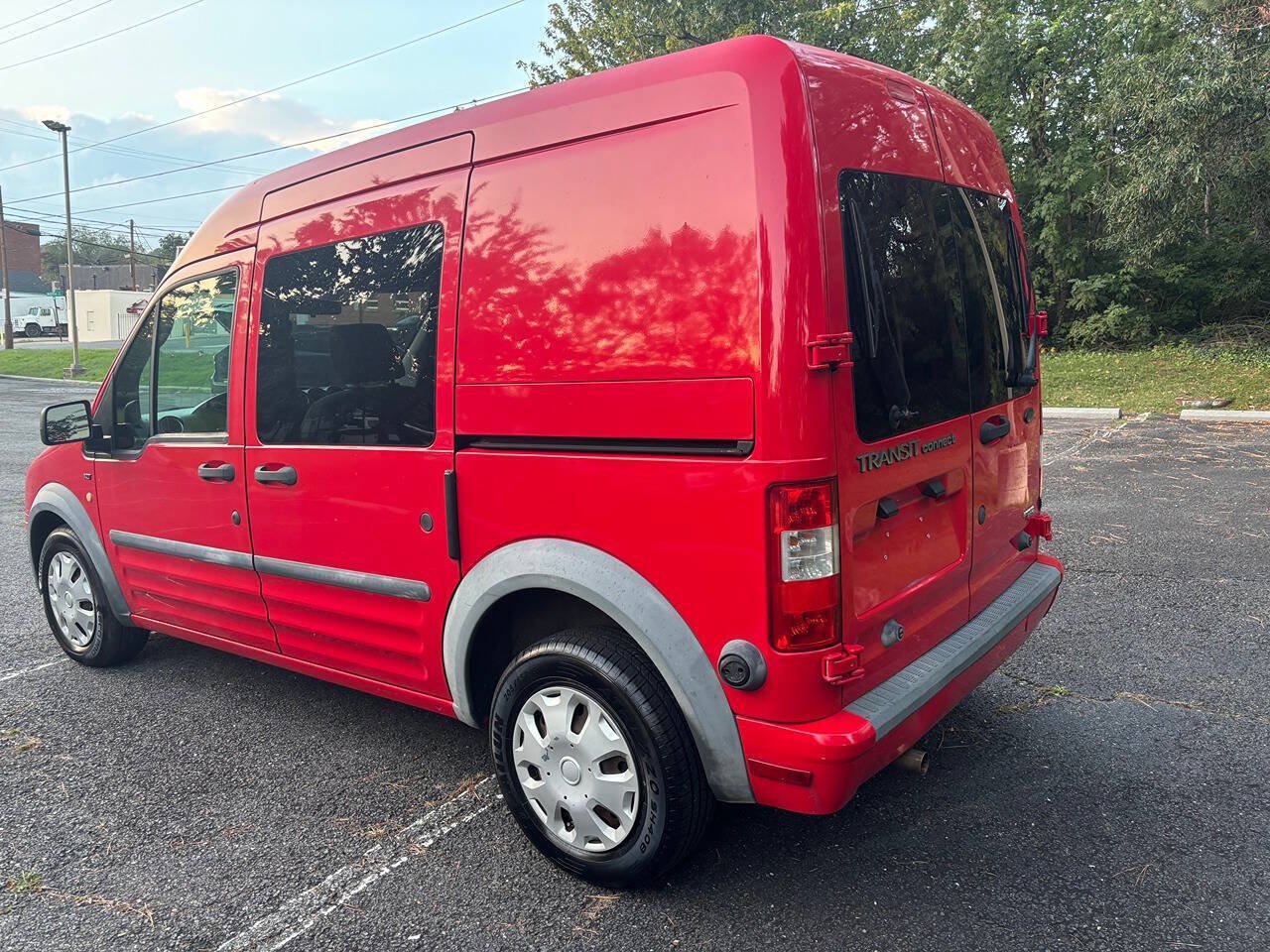 Used 2010 Ford Transit Connect XLT FWD image 4