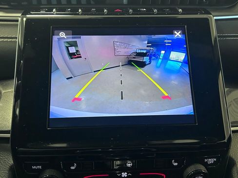 Used 2022 Jeep Grand Cherokee Altitude image 15