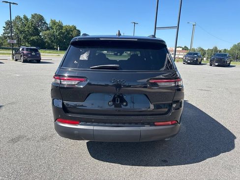 Used 2023 Jeep Grand Cherokee L Laredo AWD/4WD image 8
