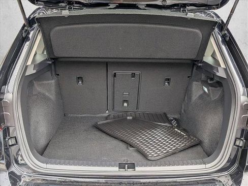 Used 2024 Volkswagen Taos SE image 6