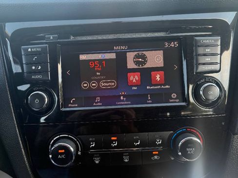 Used 2018 Nissan Rogue S FWD image 29
