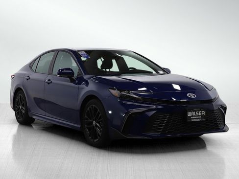 Used 2025 Toyota Camry LE image 7