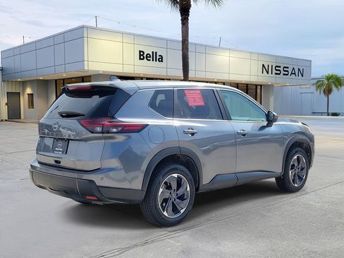 Certified 2025 Nissan Rogue SV FWD image 8