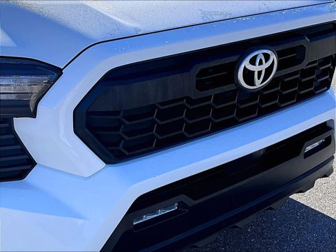 Used 2025 Toyota Tacoma TRD Off-Road image 33