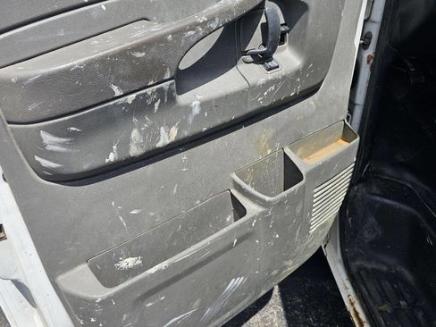 Used 2010 Chevrolet Express 1500 RWD image 11