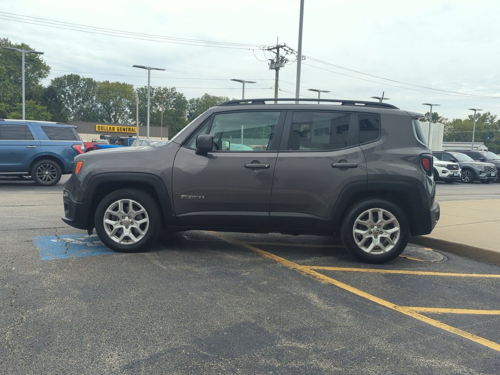 Used 2018 Jeep Renegade Latitude FWD image 6